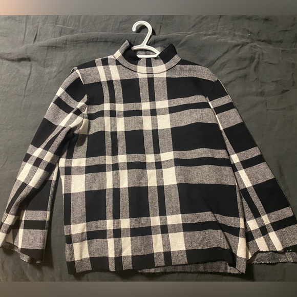 Soft Large Checkered Sweater B&W - Picture 3 of 3